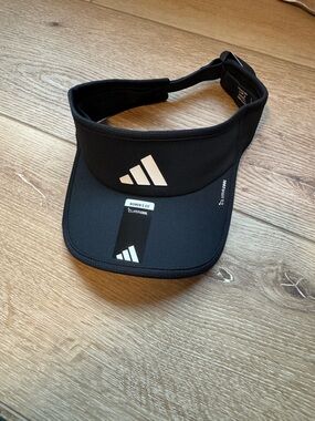 Women’s adidas superlite 3 visor black/white - new with tags